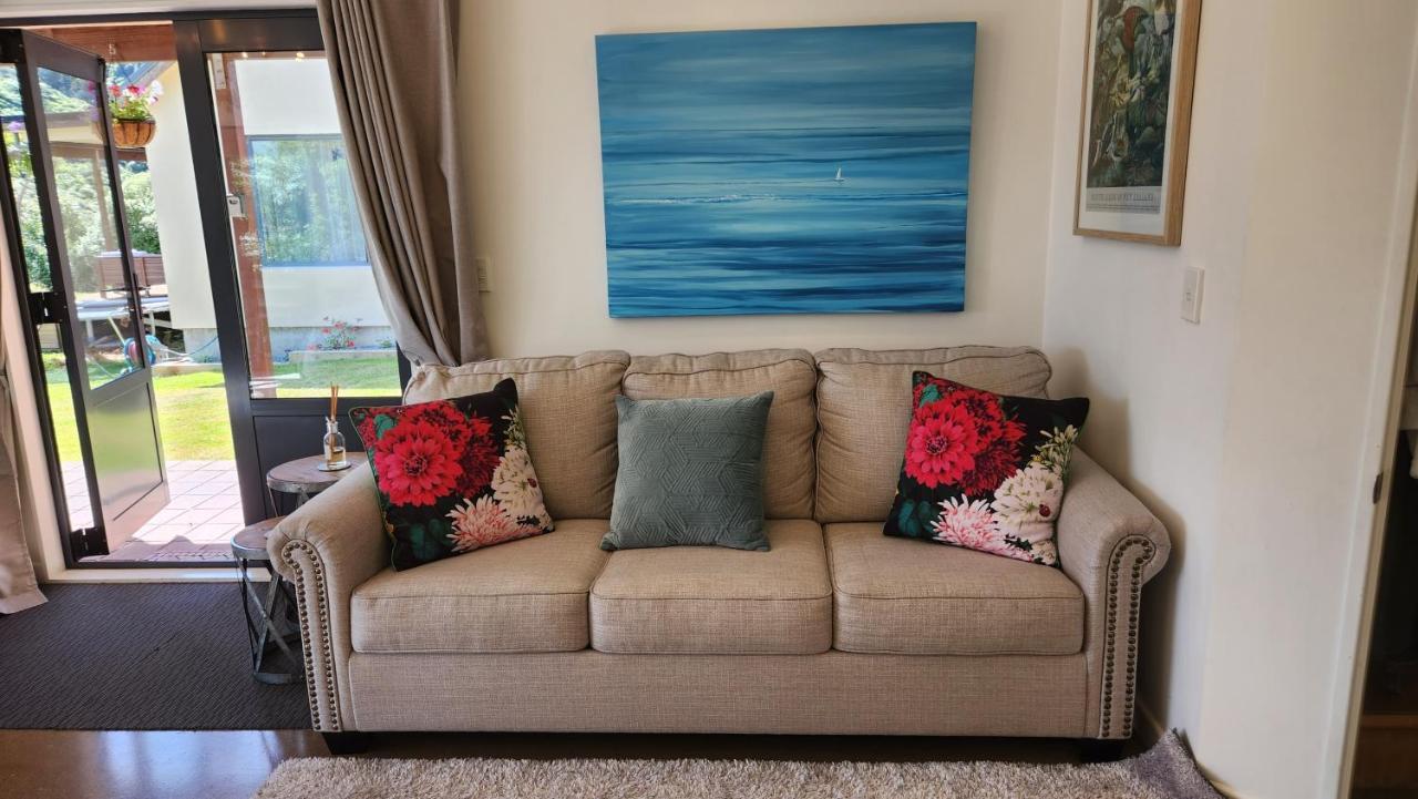 Boutique Art Retreat Hotel Upper Hutt Luaran gambar